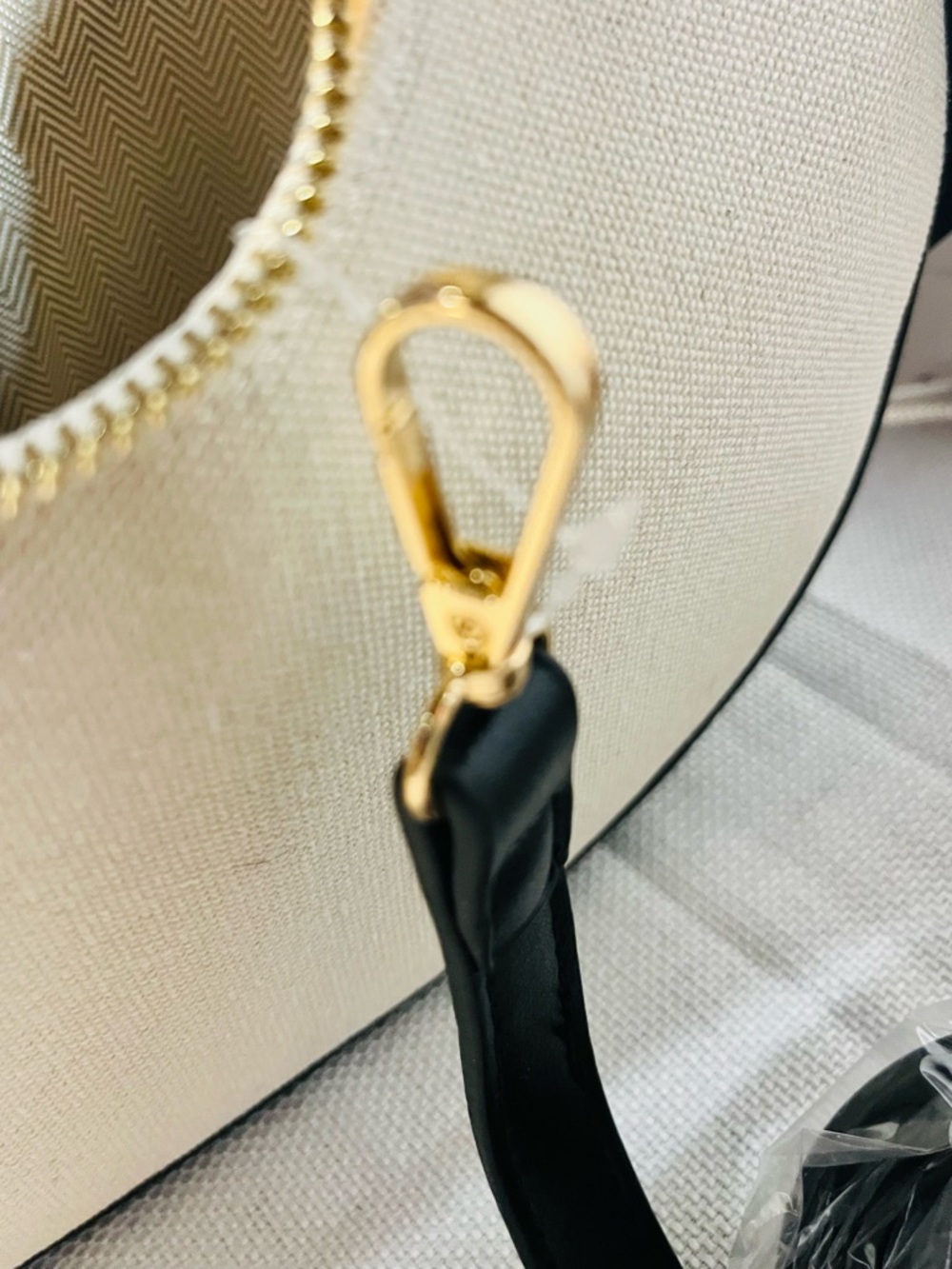 Two-Tone Crescent Bow Tie Crossbody HandBag — Black & Cream - Picture 10 of 14
